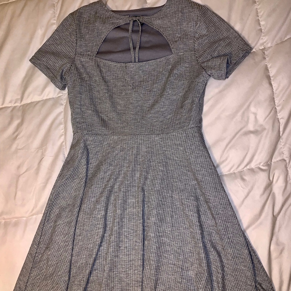 Grey Flowy short-sleeved dress